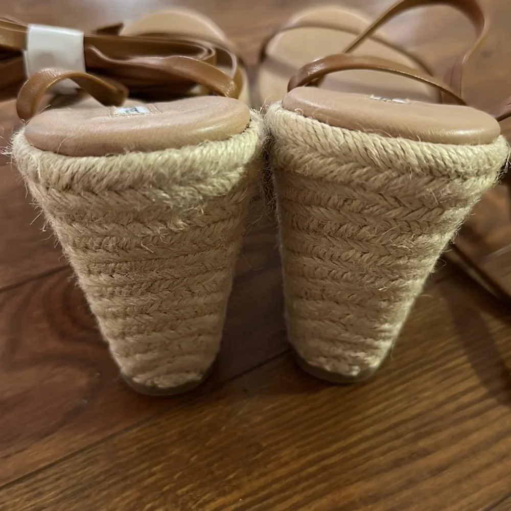 Chelsea and violet wedge GREAT DEALS CHECK OUT MY CLOSET